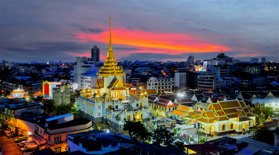 Wat Traimit in Bangkok, Thailand (3)