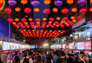 Temple Street Night Market in Hong Kong (6)