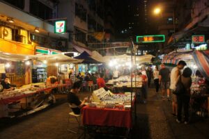 Temple Street Night Market in Hong Kong (9)